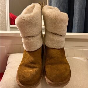 Koolaburra by UGG- Sherpa Tan and Cream Winter Boots